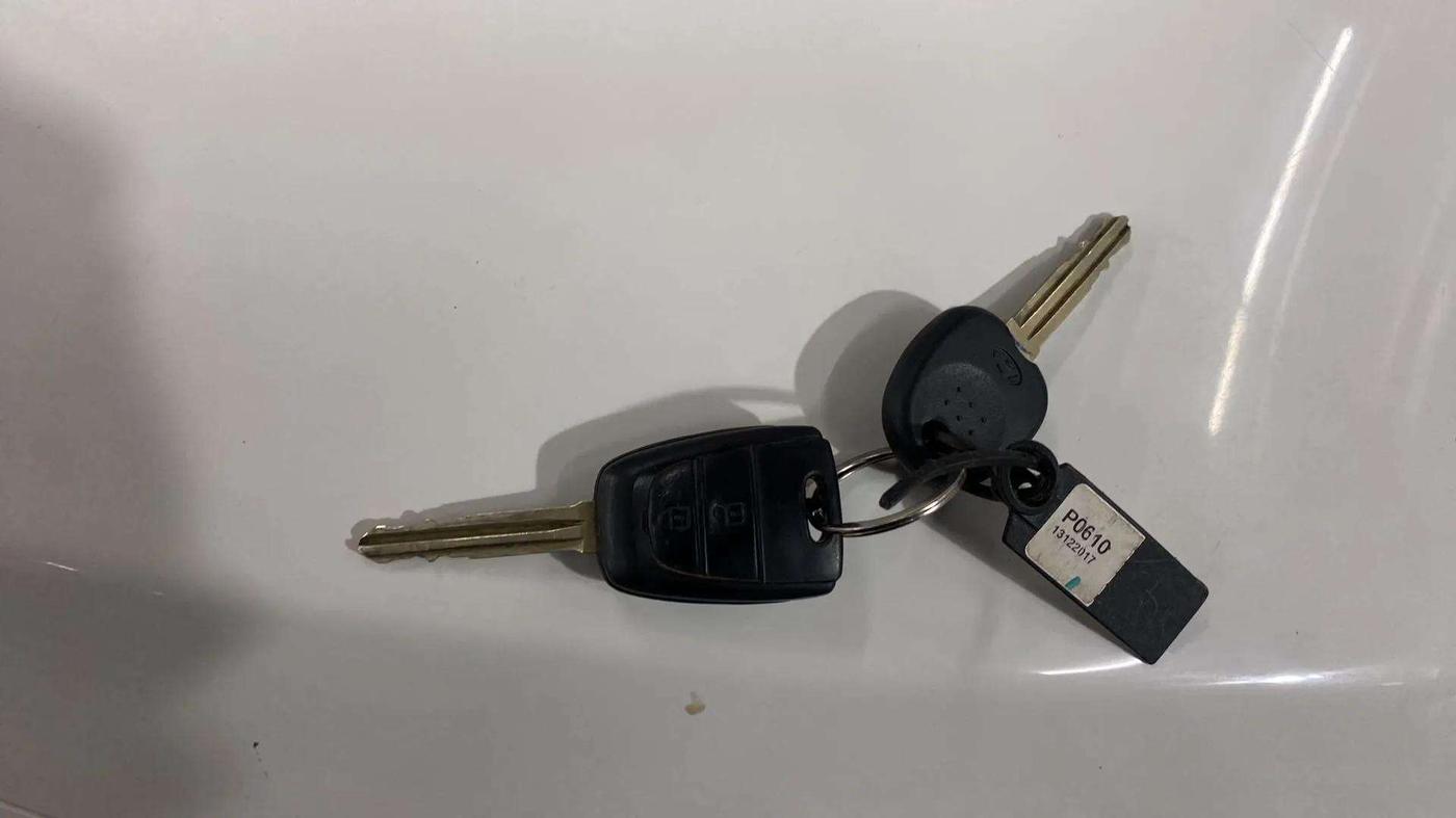 2018 Hyundai Grand i10 SPORTZ (O) AT 1.2 KAPPA VTVT, Petrol, Automatic, 37,720 km, Key Close Up