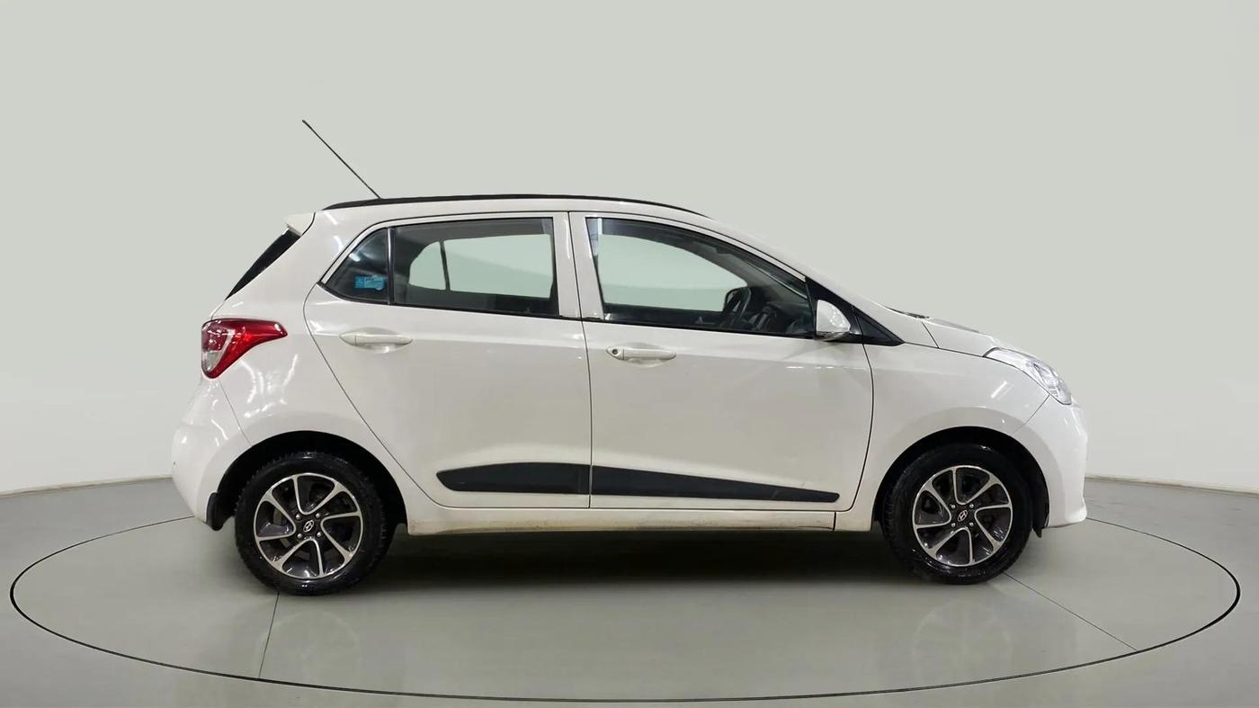 2018 Hyundai Grand i10 SPORTZ (O) AT 1.2 KAPPA VTVT, Petrol, Automatic, 37,720 km, Right Side View