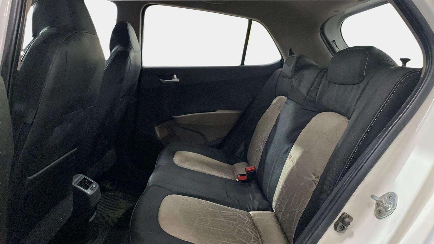 2018 Hyundai Grand i10 SPORTZ (O) AT 1.2 KAPPA VTVT, Petrol, Automatic, 37,720 km, Right Side Rear Door Cabin