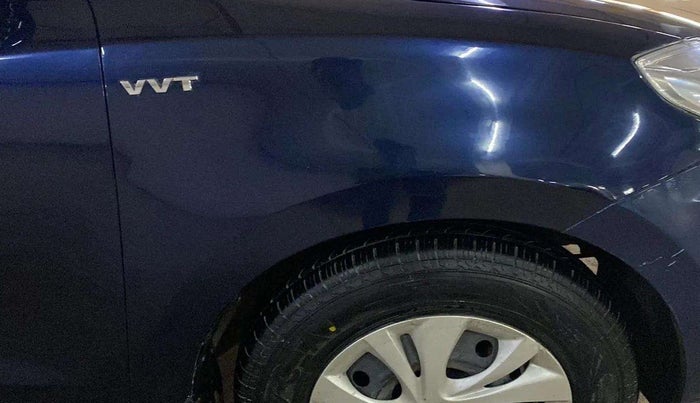 2019 Maruti Swift VXI AMT, Petrol, Automatic, 43,273 km, Right fender - Minor scratches