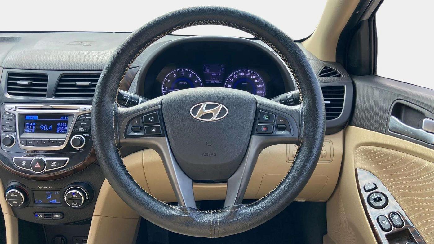 2015 Hyundai Verna FLUIDIC 4S 1.6 VTVT S(O), Petrol, Manual, 80,674 km, Steering Wheel Close Up