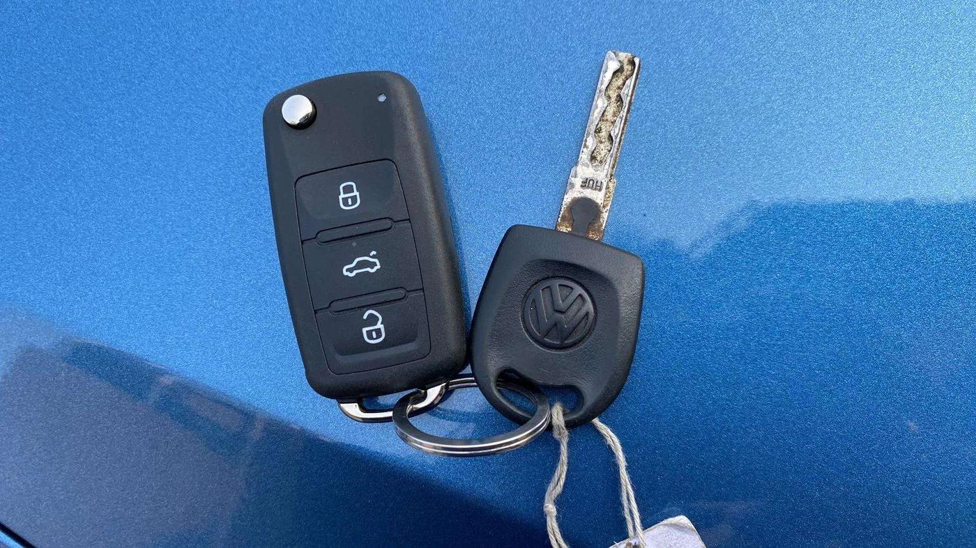 2018 Volkswagen Polo COMFORTLINE 1.0L MPI, Petrol, Manual, 73,634 km, Key Close Up