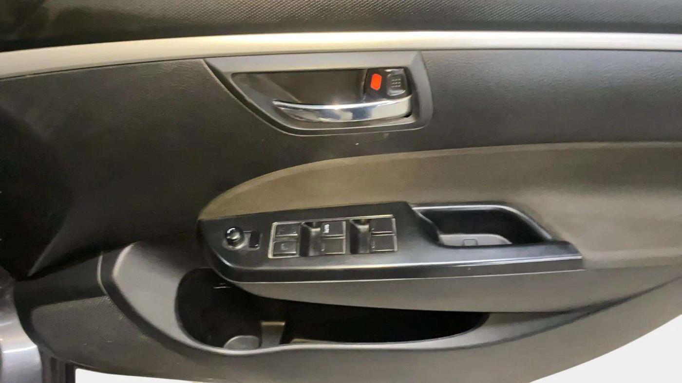2016 Maruti Swift VXI, Petrol, Manual, 91,716 km, Driver Side Door Panels Control