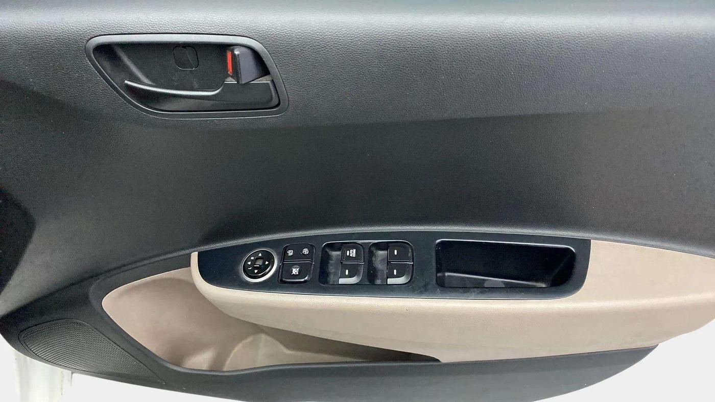 2019 Hyundai Grand i10 MAGNA 1.2 KAPPA VTVT, Petrol, Manual, 90,482 km, Driver Side Door Panels Control