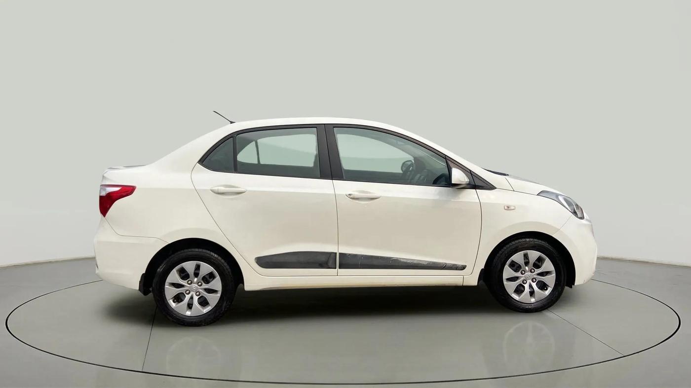2017 Hyundai Xcent E+, Petrol, Manual, 38,228 km, Right Side View
