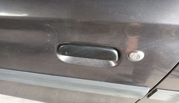 2016 Maruti Alto 800 LXI, Petrol, Manual, 56,414 km, Front passenger door - Minor scratches
