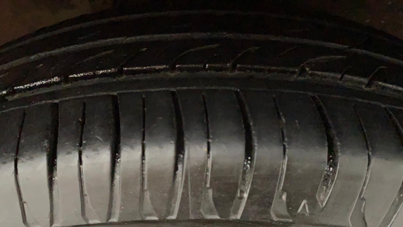 2016 Maruti Celerio ZXI AMT ABS, Petrol, Automatic, 70,699 km, Right Front Tyre Tread