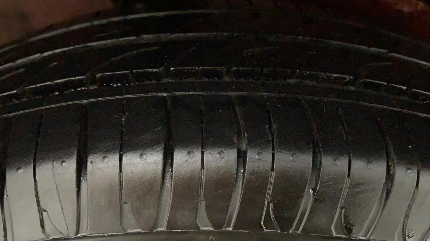 2016 Maruti Celerio ZXI AMT ABS, Petrol, Automatic, 70,699 km, Right Rear Tyre Tread