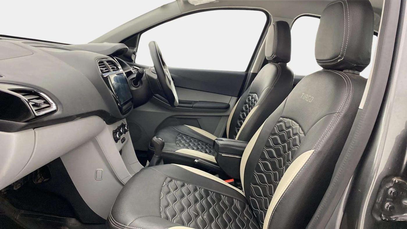 2022 Tata Tiago XT (O) PETROL, Petrol, Manual, 17,552 km, Right Side Front Door Cabin