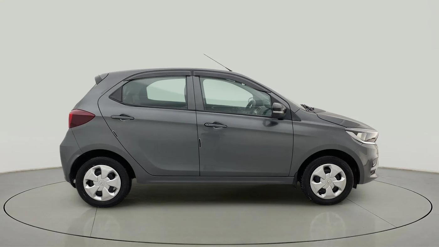 2022 Tata Tiago XT (O) PETROL, Petrol, Manual, 17,552 km, Right Side View