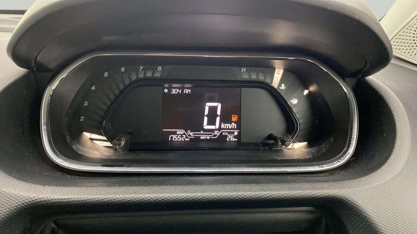 2022 Tata Tiago XT (O) PETROL, Petrol, Manual, 17,552 km, Odometer Image