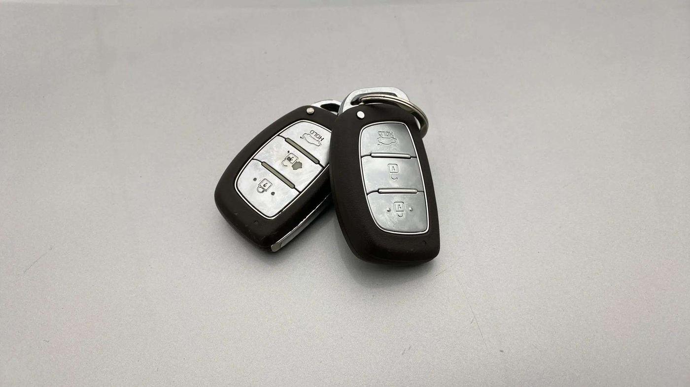 2015 Hyundai Grand i10 ASTA AT 1.2 KAPPA VTVT, Petrol, Automatic, 55,380 km, Key Close Up