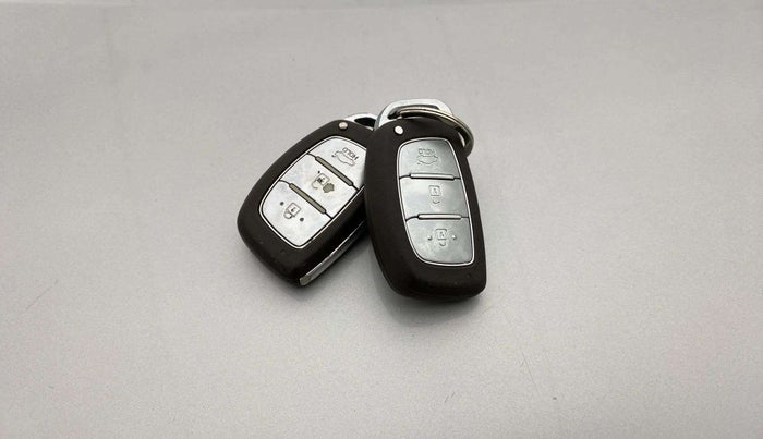 2015 Hyundai Grand i10 ASTA AT 1.2 KAPPA VTVT, Petrol, Automatic, 55,380 km, Key Close Up