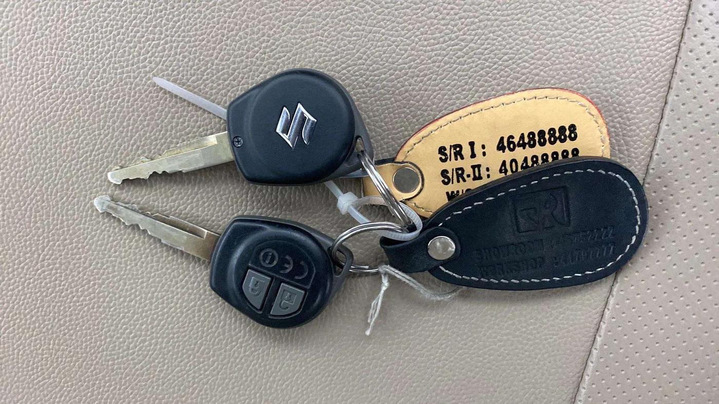 2018 Maruti Dzire VXI AMT, Petrol, Automatic, 72,475 km, Key Close Up