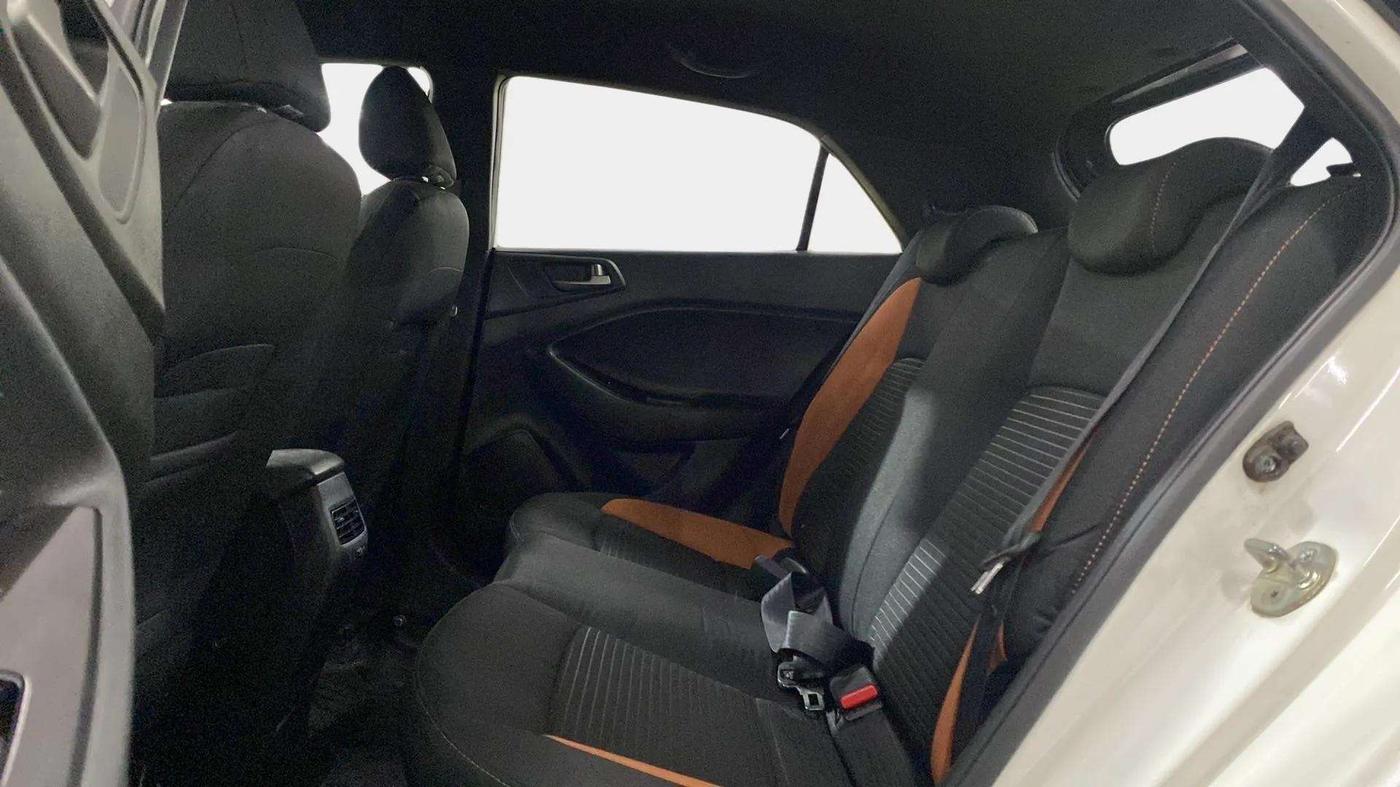 2017 Hyundai Elite i20 ASTA 1.2 DUAL TONE, Petrol, Manual, 88,326 km, Right Side Rear Door Cabin