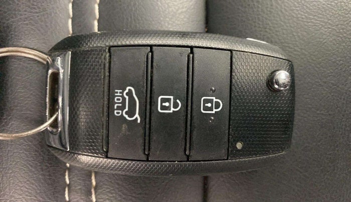 2020 KIA SONET HTK PLUS 1.0 IMT, Petrol, Manual, 55,438 km, Key Close Up