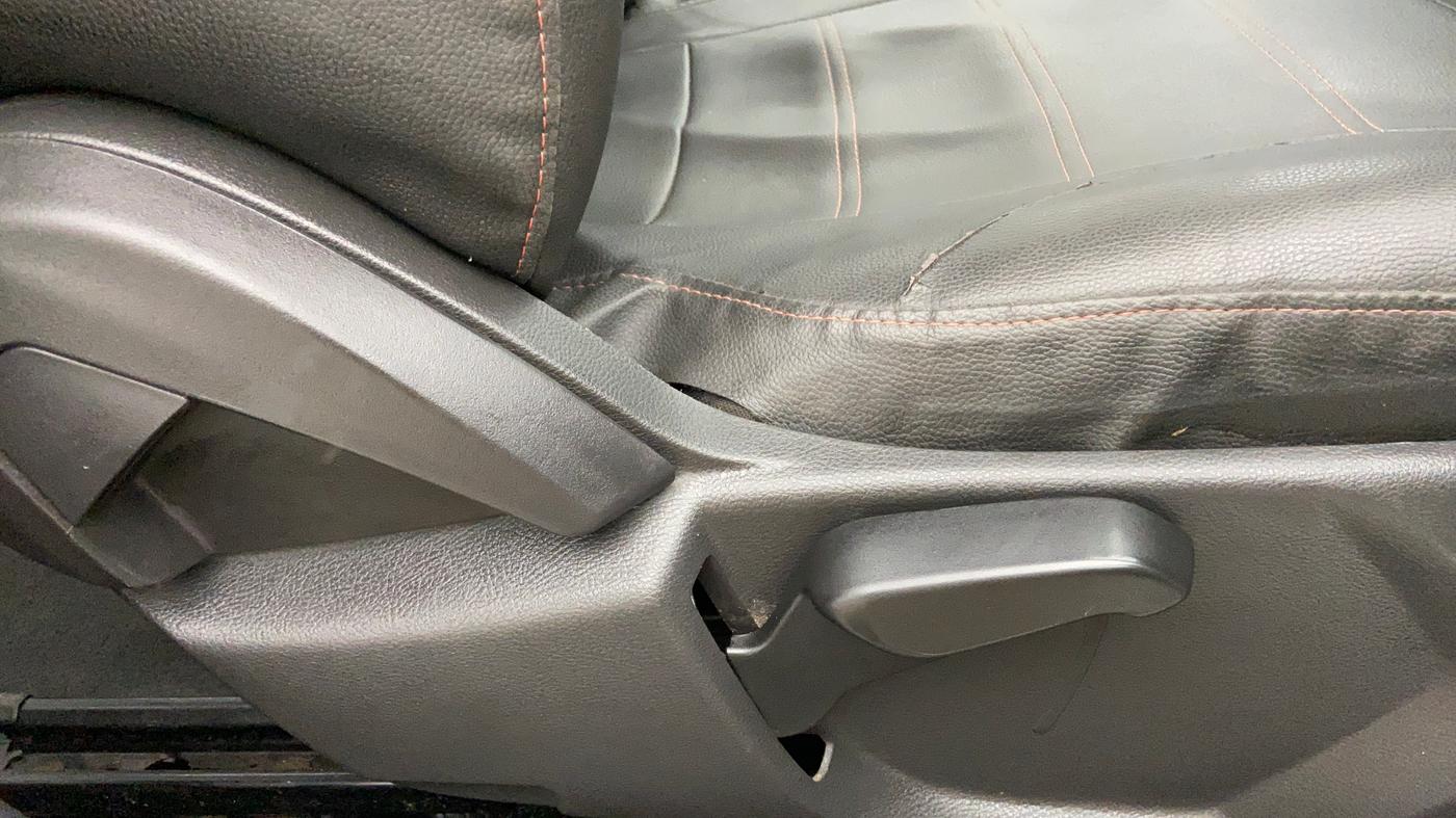 2017 Ford New Figo 1.2 TITANIUM, Petrol, Manual, 33,257 km, Driver Side Adjustment Panel