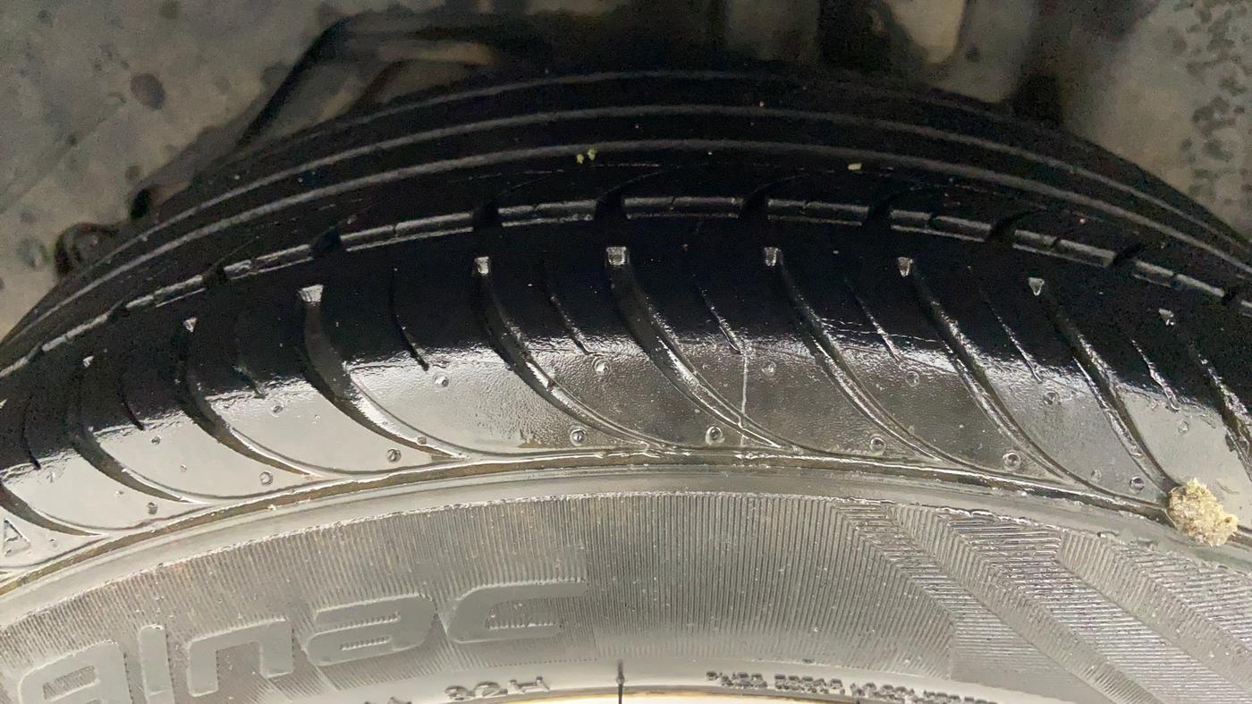 2017 Ford New Figo 1.2 TITANIUM, Petrol, Manual, 33,257 km, Left Rear Tyre Tread