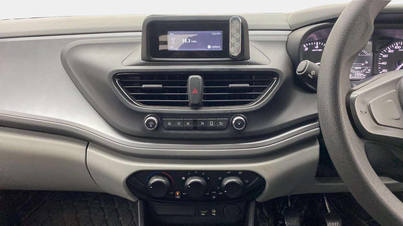 2021 Tata ALTROZ XE PETROL, Petrol, Manual, 23,123 km, Air Conditioner