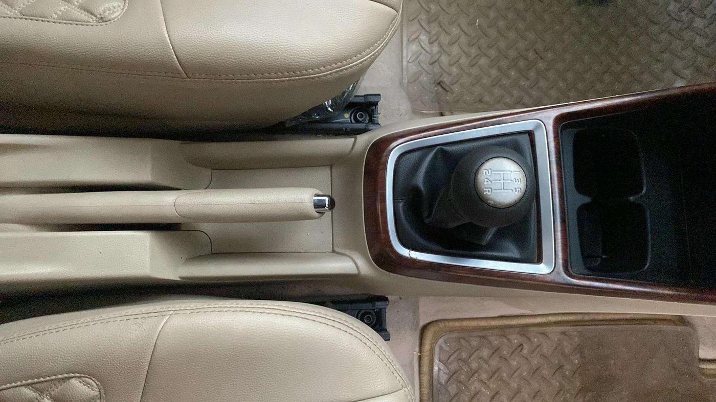2018 Maruti Dzire VXI, Petrol, Manual, 13,753 km, Gear Lever