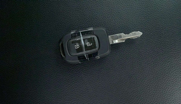 2023 Renault Kwid RXT 1.0 AMT, Petrol, Automatic, 1,409 km, Key Close Up