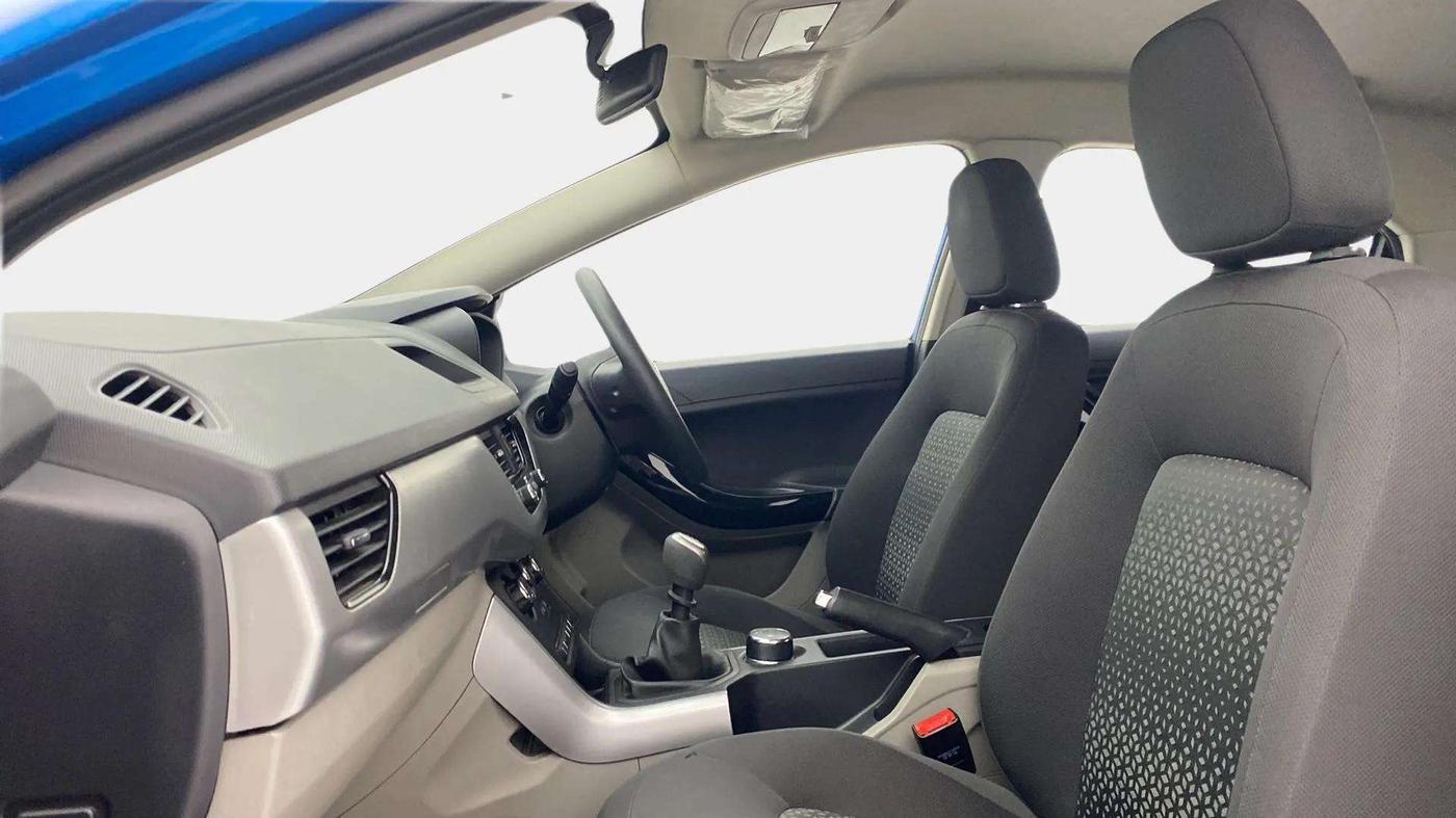 2018 Tata NEXON XM PETROL, Petrol, Manual, 31,908 km, Right Side Front Door Cabin