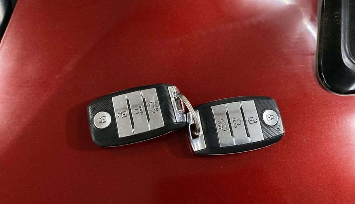 2021 KIA SONET HTX 1.0 IMT, Petrol, Manual, 24,239 km, Key Close Up