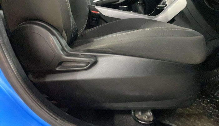 2020 Tata NEXON XM PETROL, Petrol, Manual, 20,214 km, Driver Side Adjustment Panel