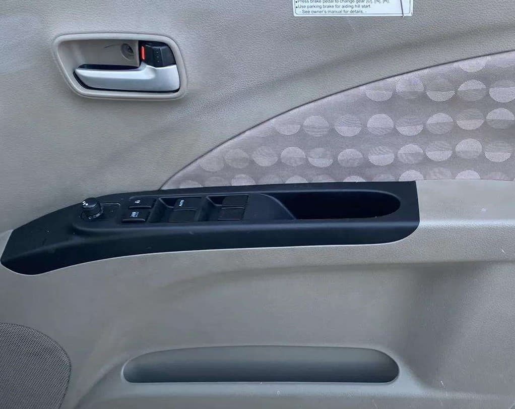 2017 Maruti Celerio ZXI AMT (O), Petrol, Automatic, 50,129 km, Driver Side Door Panels Control