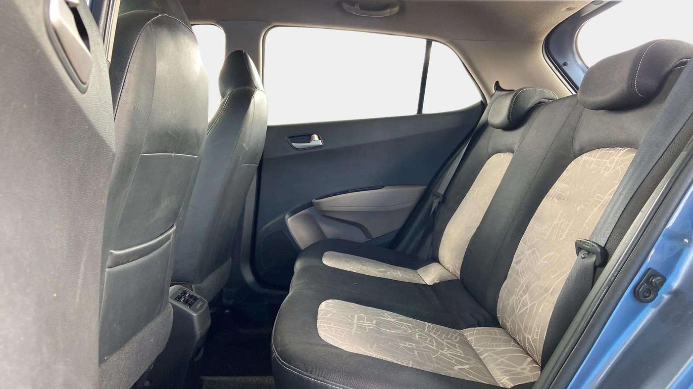 2015 Hyundai Grand i10 ASTA AT 1.2 KAPPA VTVT, Petrol, Automatic, 68,619 km, Right Side Rear Door Cabin