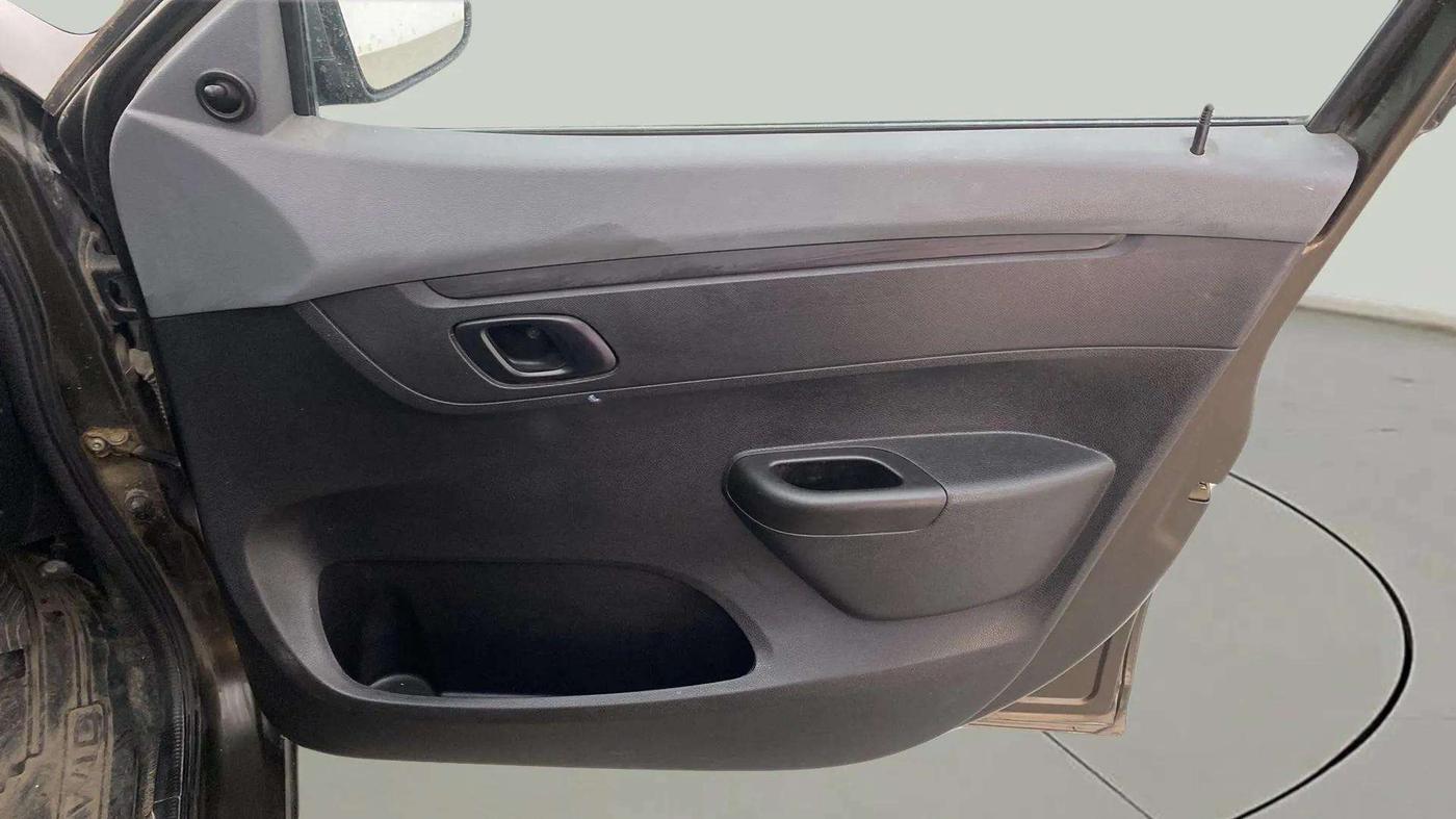 2021 Renault Kwid RXT 1.0 AMT (O), Petrol, Automatic, 31,614 km, Driver Side Door Panels Control