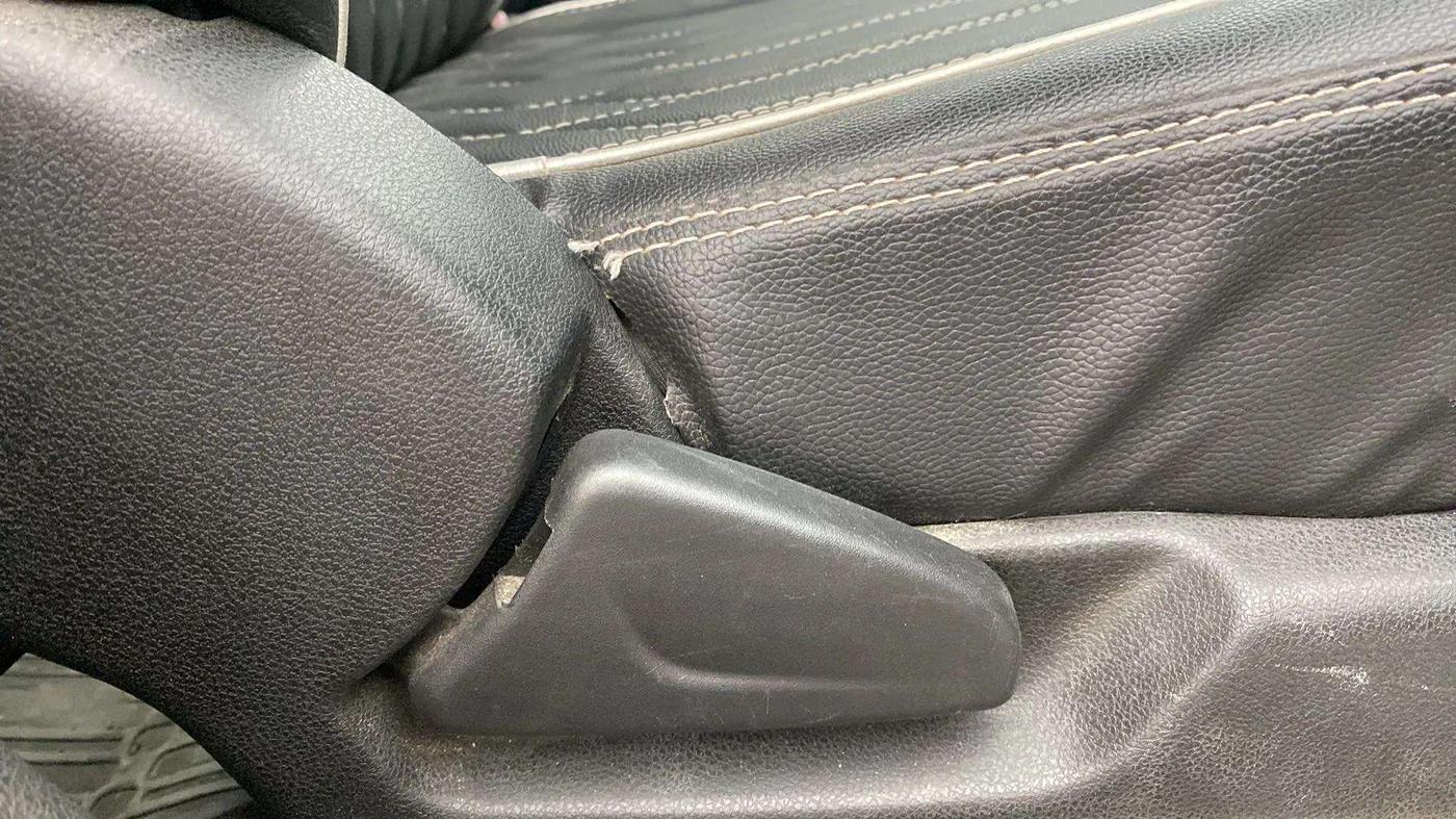 2021 Renault Kwid RXT 1.0 AMT (O), Petrol, Automatic, 31,614 km, Driver Side Adjustment Panel
