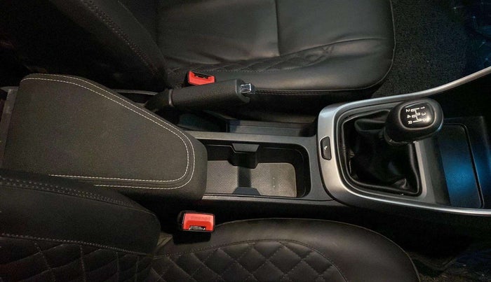 2024 Tata ALTROZ XZ PETROL, Petrol, Manual, 9,196 km, Gear Lever