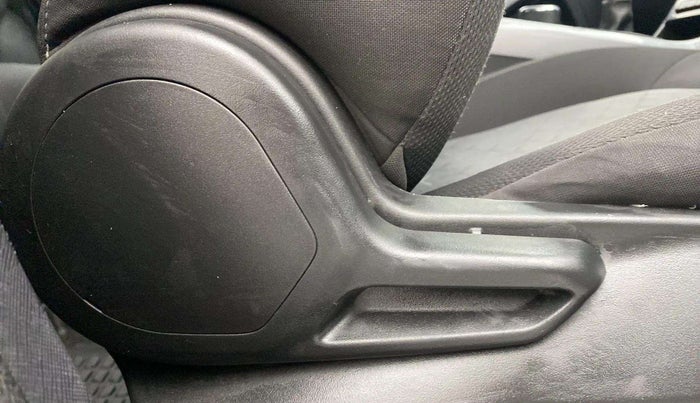 2020 Tata NEXON XM PETROL, Petrol, Manual, 33,914 km, Driver Side Adjustment Panel