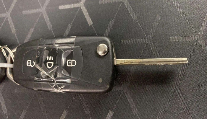 2020 Tata NEXON XM PETROL, Petrol, Manual, 33,914 km, Key Close Up