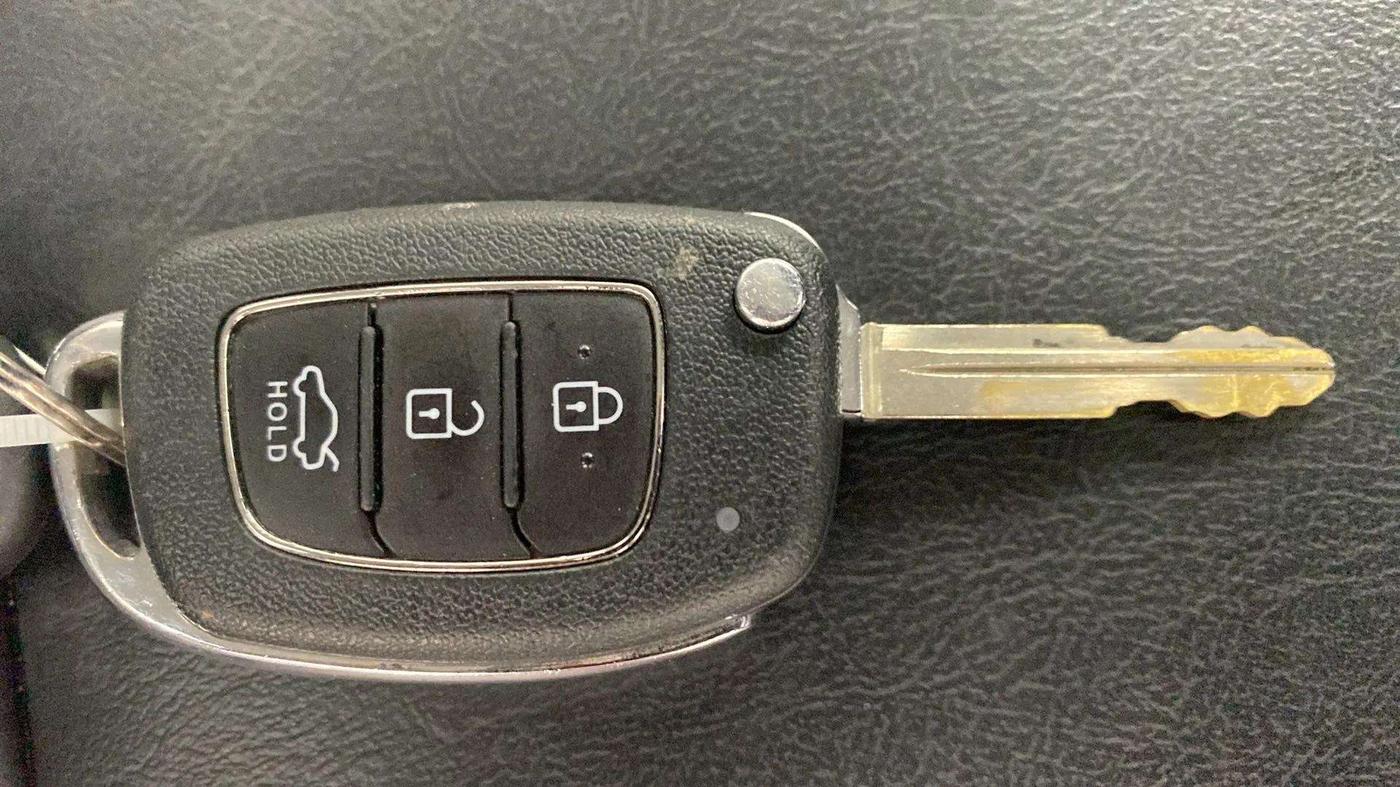 2020 Hyundai GRAND I10 NIOS SPORTZ 1.2 KAPPA VTVT DUAL TONE, Petrol, Manual, 15,138 km, Key Close Up