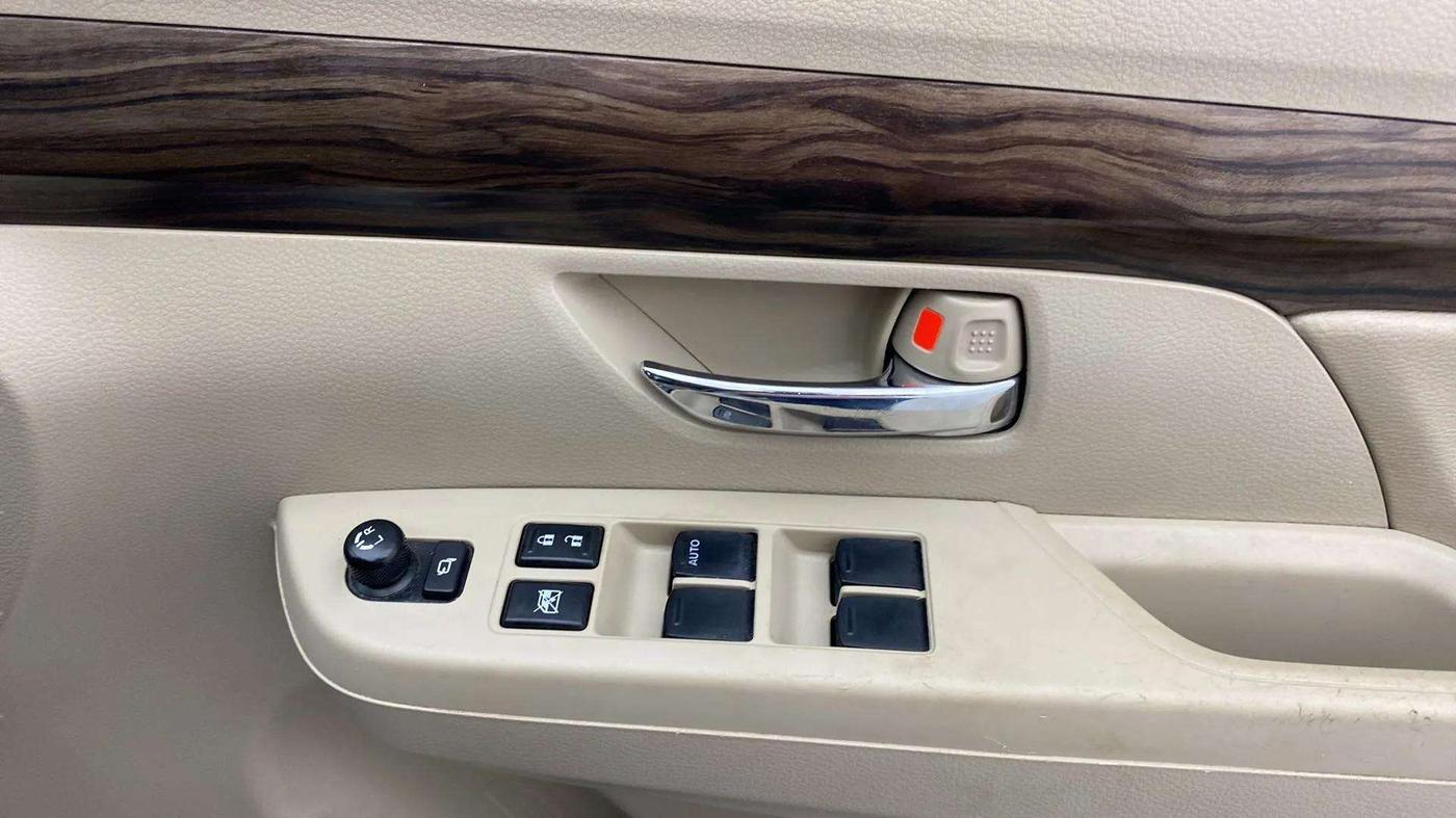 2018 Maruti Ertiga ZXI AT SHVS, Petrol, Automatic, 48,650 km, Driver Side Door Panels Control