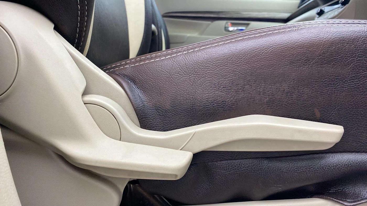 2018 Maruti Ertiga ZXI AT SHVS, Petrol, Automatic, 48,650 km, Driver Side Adjustment Panel