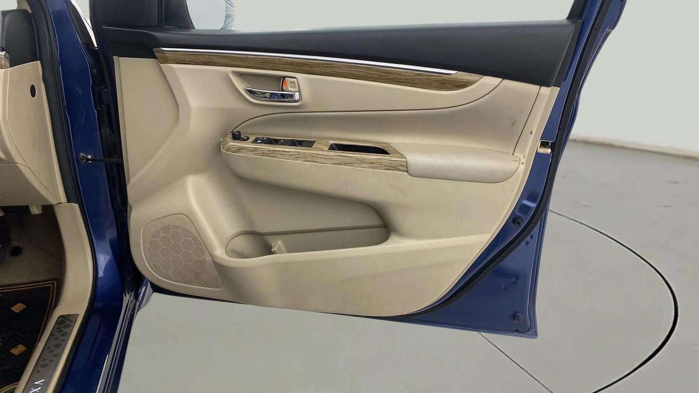 2018 Maruti Ciaz ALPHA 1.5 SHVS PETROL, Petrol, Manual, 39,795 km, Driver Side Door Panels Control