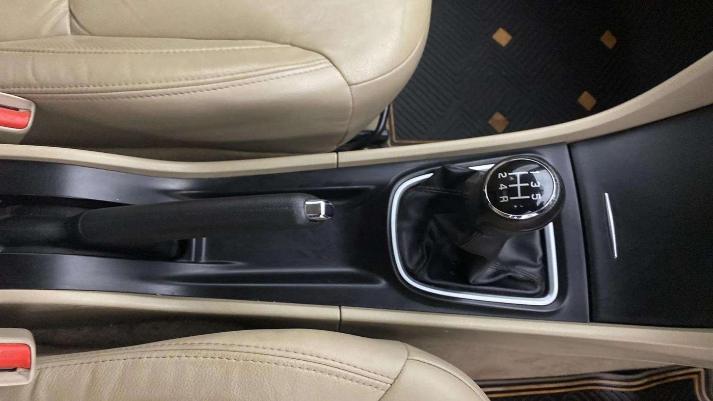 2018 Maruti Ciaz ALPHA 1.5 SHVS PETROL, Petrol, Manual, 39,795 km, Gear Lever
