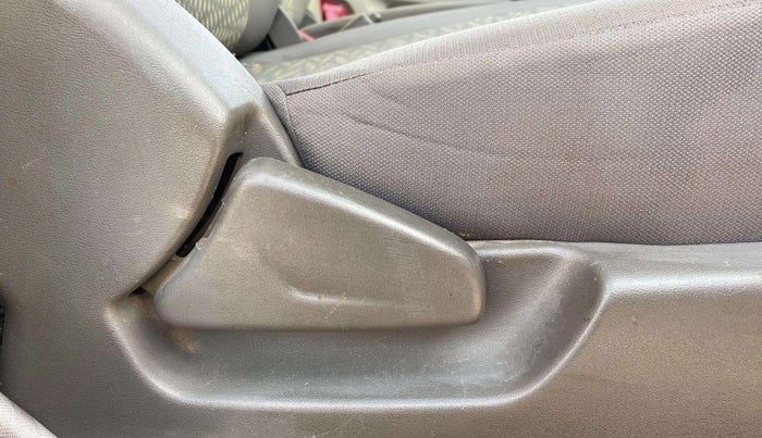2016 Datsun Redi Go T (O), Petrol, Manual, 93,354 km, Driver Side Adjustment Panel