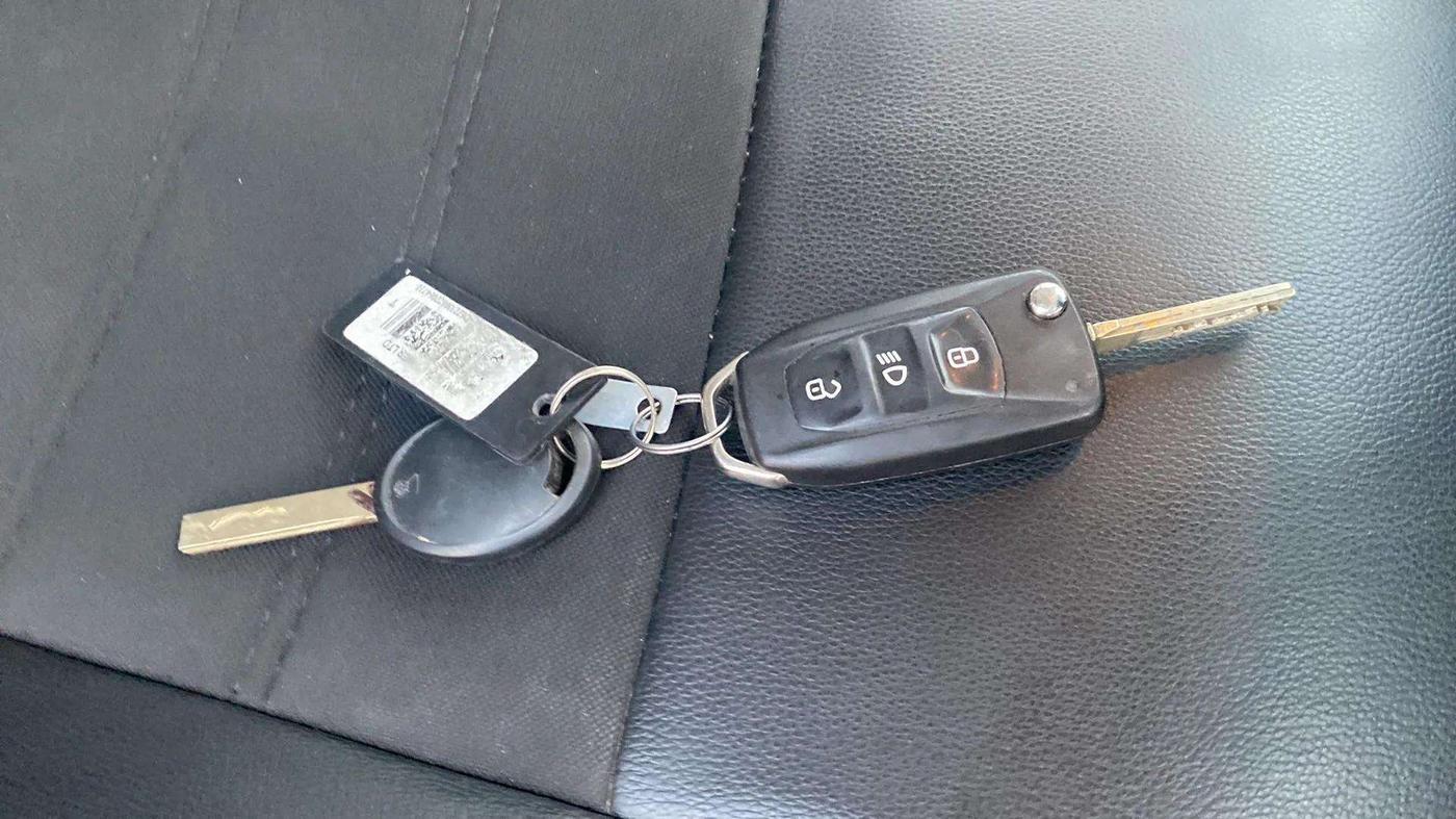 2022 Tata PUNCH ADVENTURE RHYTHM PACK MT, Petrol, Manual, 52,738 km, Key Close Up