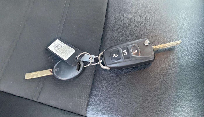 2022 Tata PUNCH ADVENTURE RHYTHM PACK MT, Petrol, Manual, 52,738 km, Key Close Up