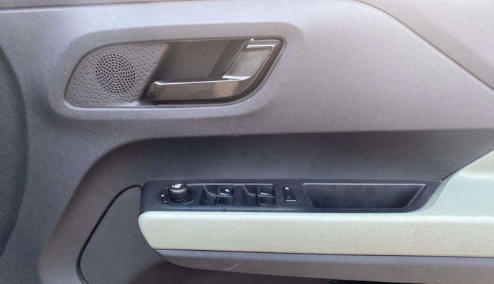 2022 Tata PUNCH ADVENTURE RHYTHM PACK MT, Petrol, Manual, 52,738 km, Driver Side Door Panels Control