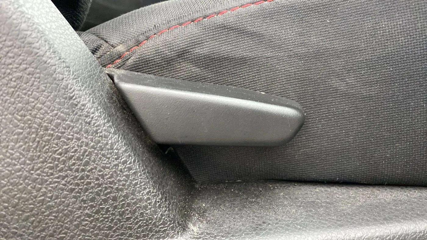 2017 Renault Duster RXS CVT, Petrol, Automatic, 50,073 km, Driver Side Adjustment Panel