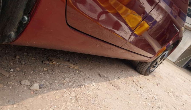 2015 Maruti Swift Dzire LXI, Petrol, Manual, 65,179 km, Right running board - Slightly dented