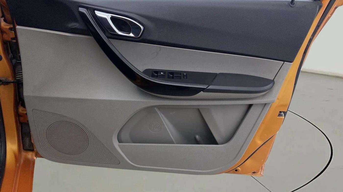 2017 Tata Tiago XZ PETROL, Petrol, Manual, 83,822 km, Driver Side Door Panels Control