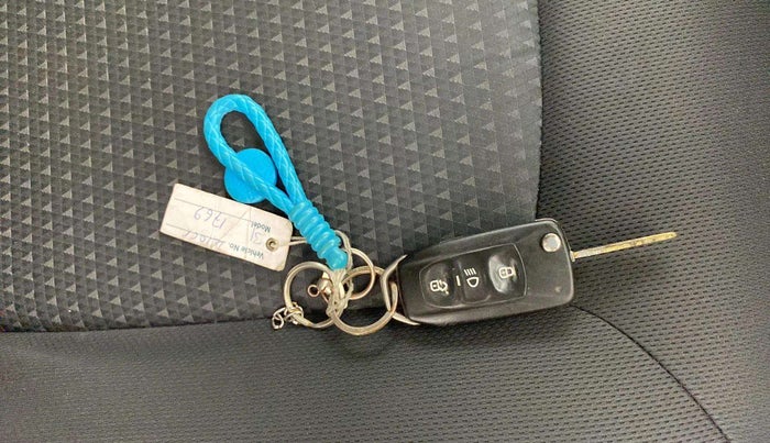 2017 Tata Tiago XZ PETROL, Petrol, Manual, 83,822 km, Key Close Up