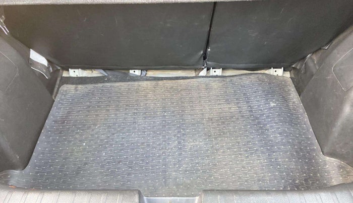 2017 Maruti Baleno DELTA PETROL 1.2, Petrol, Manual, 37,402 km, Dicky (Boot door) - Tool missing