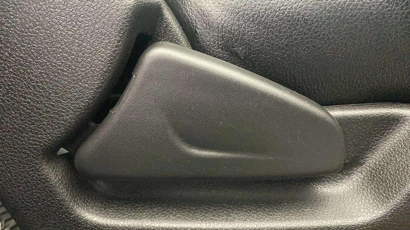 2018 Renault Kwid RXL, Petrol, Manual, 71,676 km, Driver Side Adjustment Panel